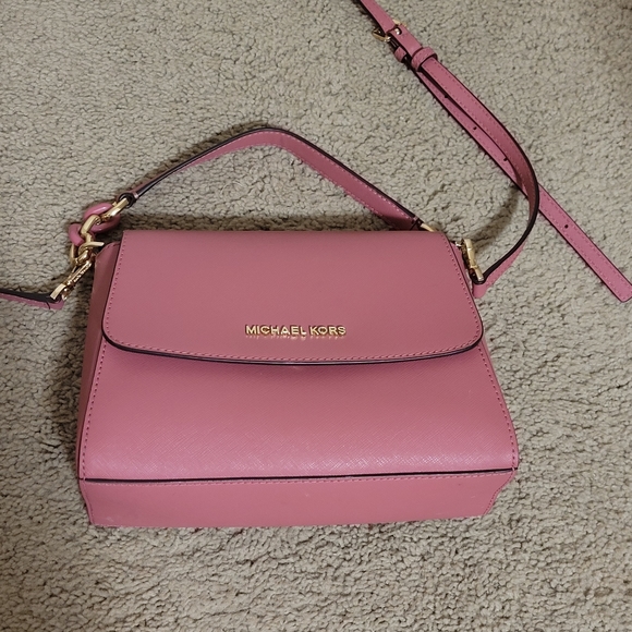 Micheal kors Purse - Picture 2 of 2